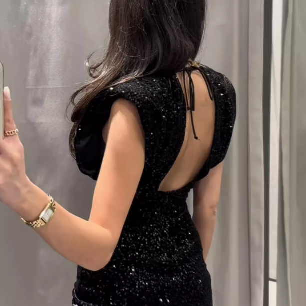 Schwarzes ärmelloses Kleid mit Glitzer